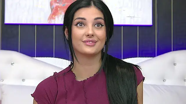 SophiaVilner online show from September 28, 2025, 6:04 pm