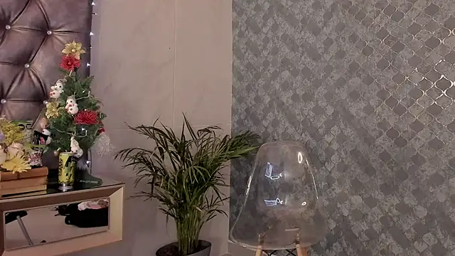 AnnWeltt online show from December 4, 2024, 12:02 am