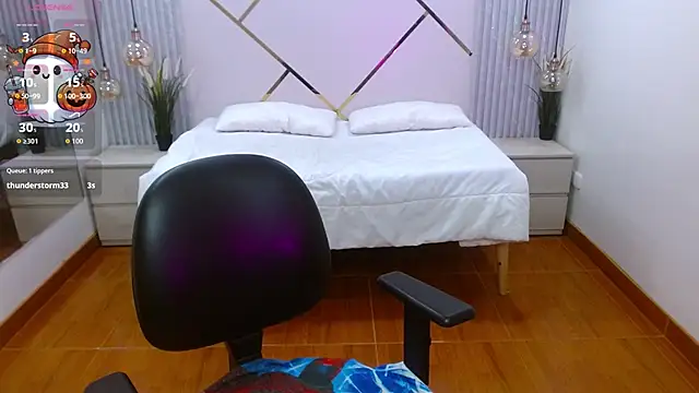 LenaRoses online show from October 23, 2025, 8:18 pm