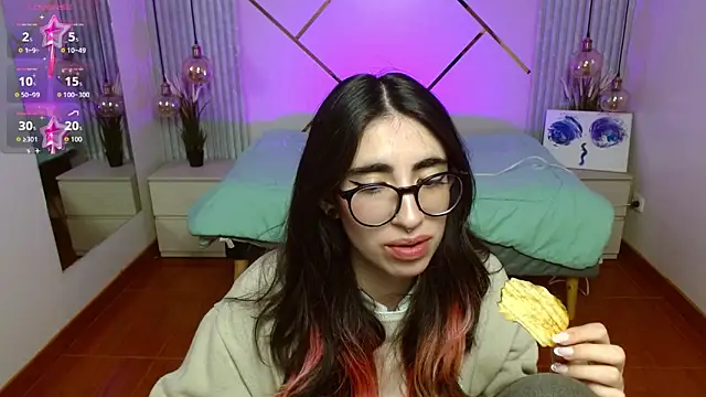 Snapshot of LenaRoses chatting on February 24, 2026, 8:21 pm LenaRoses online show from February 24, 2026, 8:21 pm