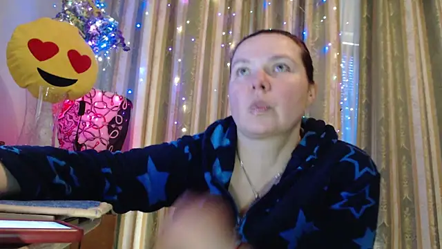 amorelara online show from March 12, 2026, 9:35 am