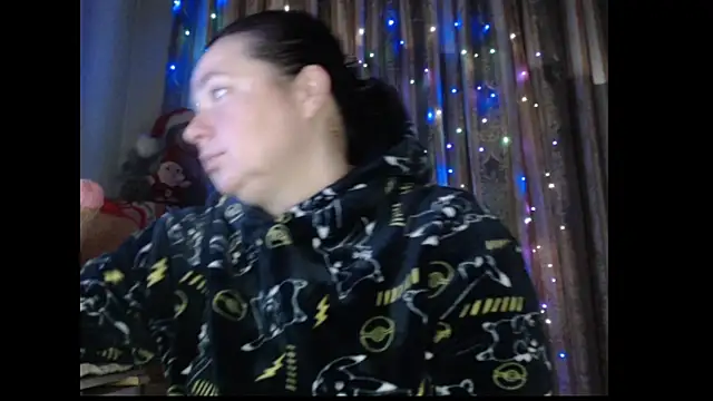 amorelara online show from December 15, 2025, 6:19 am