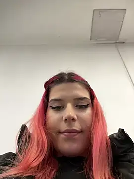 Snapshot of RiriRoseey chatting on March 4, 2025, 8:13 am RiriRoseey online show from March 4, 2025, 8:13 am