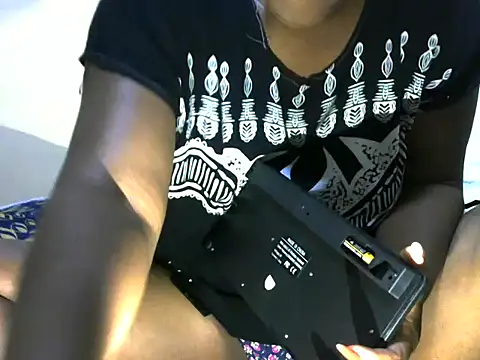 Sugarbaby32 online show from April 7, 2026, 7:37 pm