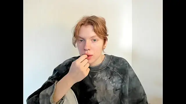 StellaDavis online show from November 18, 2025, 8:06 am