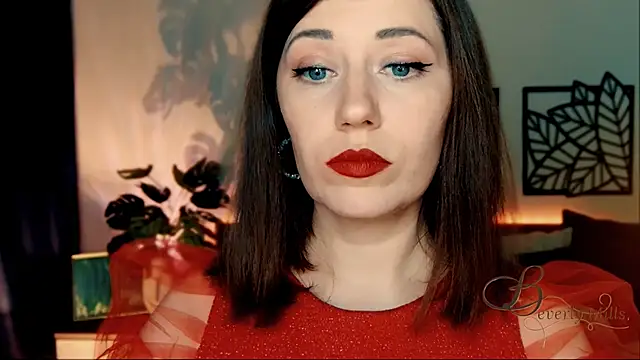 Snapshot of MissBeverlyMills chatting on December 15, 2024, 9:09 pm MissBeverlyMills online show from December 15, 2024, 9:09 pm