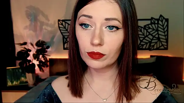 Snapshot of MissBeverlyMills chatting on December 14, 2024, 4:41 pm MissBeverlyMills online show from December 14, 2024, 4:41 pm
