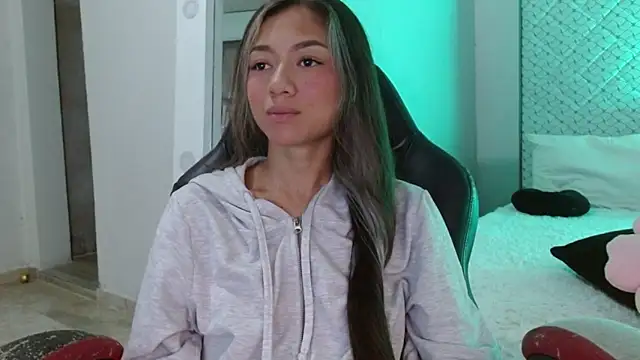 hantonella  online show from April 17, 2026, 1:36 pm