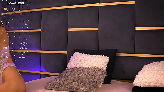Snapshot of CynthiaWest chatting on March 5, 2025, 4:02 am CynthiaWest online show from March 5, 2025, 4:02 am