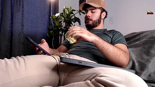 caprywilliams online show from November 14, 2025, 12:31 pm