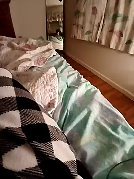 Snapshot of prettyythickk420 chatting on October 9, 2025, 4:13 am prettyythickk420 online show from October 9, 2025, 4:13 am