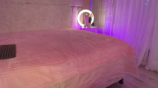 VeronicaMartiin online show from October 27, 2025, 2:40 pm