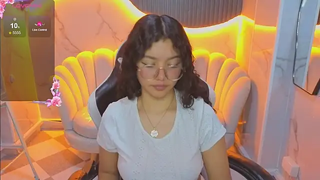 victoria castillo b online show from November 7, 2025, 8:24 pm