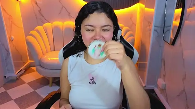 Snapshot of victoria_castillo_b chatting on February 3, 2026, 7:52 pm victoria castillo b online show from February 3, 2026, 7:52 pm