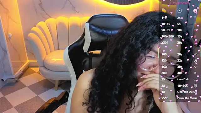 Snapshot of victoria_castillo_b chatting on January 18, 2026, 12:47 am victoria castillo b online show from January 18, 2026, 12:47 am