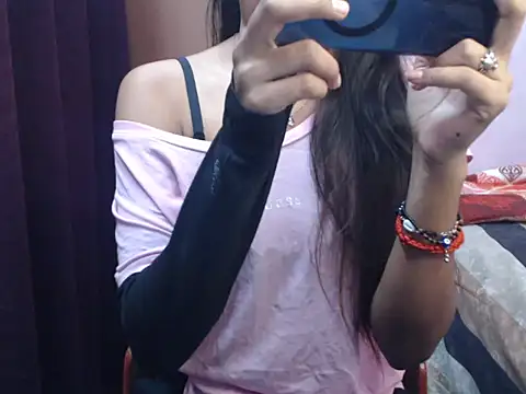 Angel kiyara online show from December 1, 2025, 6:31 pm