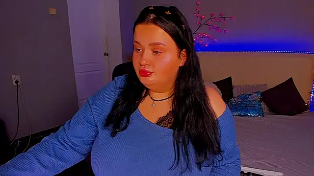 MonaSteele online show from November 26, 2025, 1:11 pm