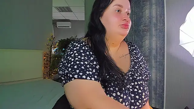 MonaSteele online show from June 25, 2026, 12:32 pm