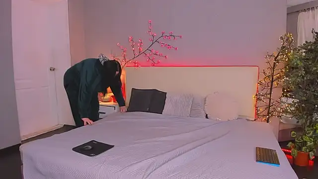 Snapshot of MonaSteele chatting on February 3, 2026, 6:57 pm MonaSteele online show from February 3, 2026, 6:57 pm