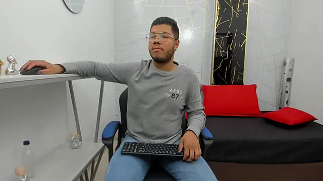 ian tomson online show from November 7, 2025, 8:08 am