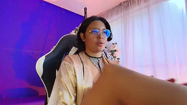 Emmapark  online show from February 17, 2026, 7:44 pm