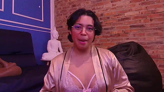 Emmapark  online show from December 17, 2025, 7:08 pm