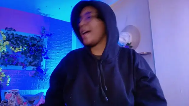 Emmapark  online show from November 30, 2025, 12:39 pm