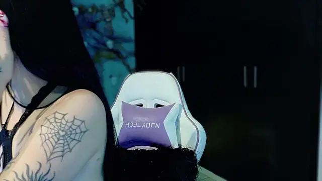 Madison Jackson online show from November 15, 2025, 9:52 pm