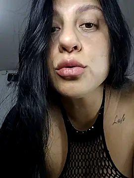 whitegirl0122 online show from December 17, 2025, 8:25 pm