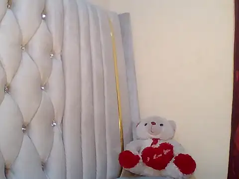 Snapshot of HOTBABE19 chatting on October 17, 2025, 12:47 am HOTBABE19 online show from October 17, 2025, 12:47 am