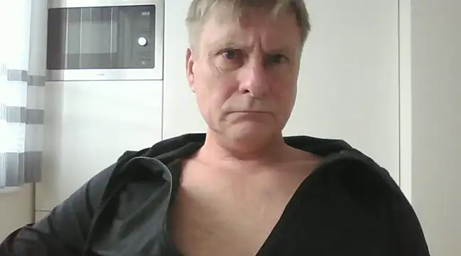 johnnym1 online show from January 2, 2025, 10:16 am