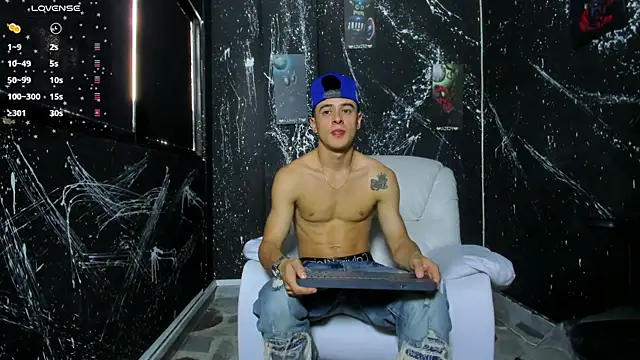 JuniorMorris  online show from September 12, 2025, 9:25 pm