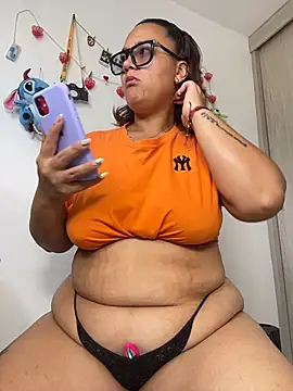 Snapshot of keirabbw chatting on February 8, 2026, 6:05 pm keirabbw online show from February 8, 2026, 6:05 pm