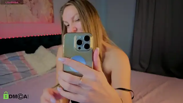 Kelly Hardy online show from October 17, 2025, 1:20 am