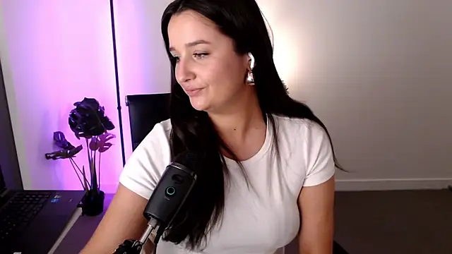 Lenas Room online show from October 3, 2025, 11:45 am