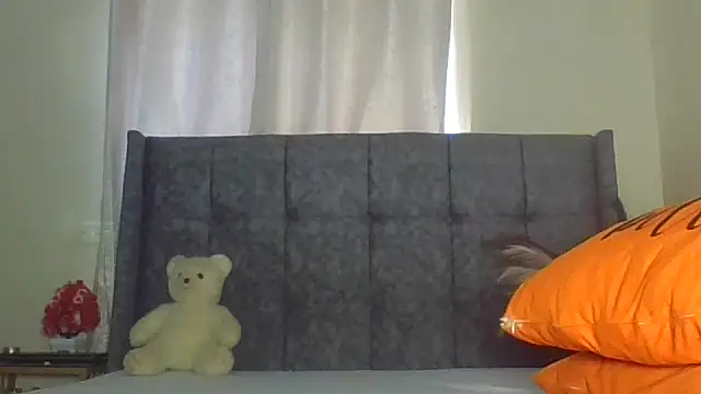 t-NaughtyLicia online show from February 16, 2026, 5:50 am