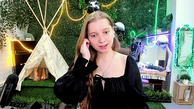 Snapshot of MayaSinabon chatting on October 5, 2025, 12:18 pm MayaSinabon online show from October 5, 2025, 12:18 pm