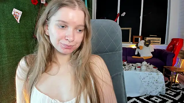 Snapshot of MayaSinabon chatting on February 2, 2025, 12:13 pm MayaSinabon online show from February 2, 2025, 12:13 pm