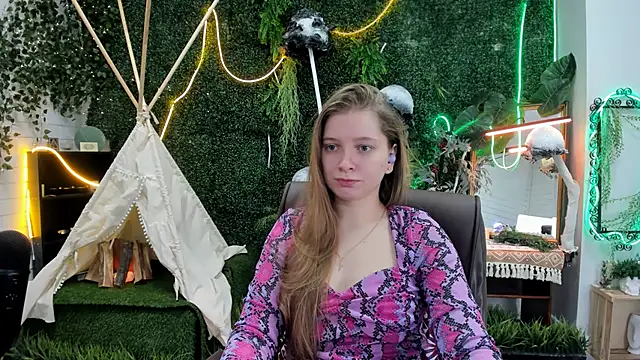 Snapshot of MayaSinabon chatting on September 29, 2025, 5:14 am MayaSinabon online show from September 29, 2025, 5:14 am