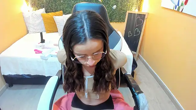 Violeta Hernandez online show from December 18, 2024, 3:55 pm