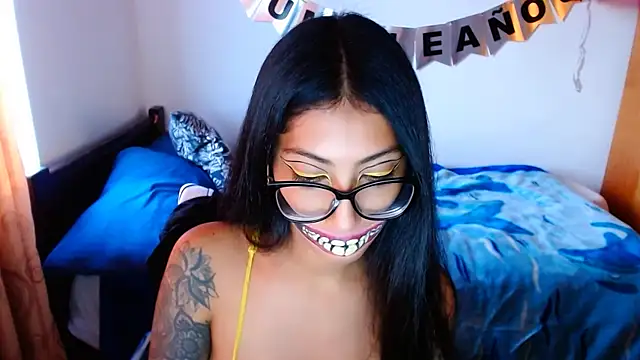 sofia rosse4 online show from October 3, 2025, 10:33 pm