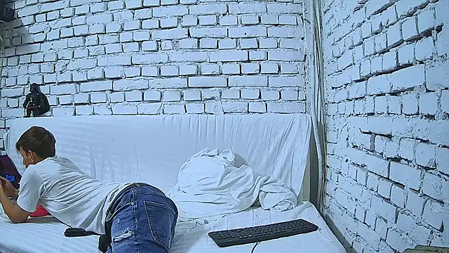 GiorgieUps online show from November 19, 2025, 2:22 am