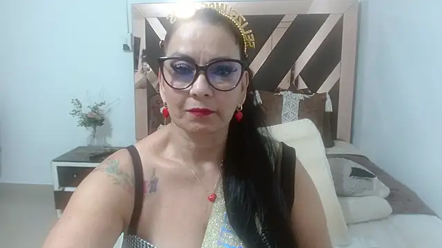 Snapshot of lindaesmeralda chatting on November 2, 2025, 11:37 am lindaesmeralda online show from November 2, 2025, 11:37 am