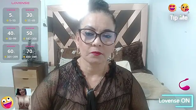 Snapshot of lindaesmeralda chatting on November 19, 2025, 12:05 pm lindaesmeralda online show from November 19, 2025, 12:05 pm