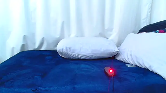 Snapshot of HotSmallTits chatting on October 20, 2025, 9:37 pm HotSmallTits online show from October 20, 2025, 9:37 pm