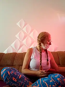 MILEIDE980 online show from November 11, 2025, 12:11 pm