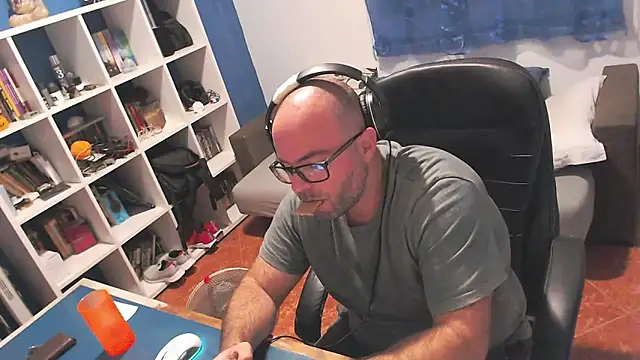 ravingr4d4 online show from October 12, 2025, 7:59 pm