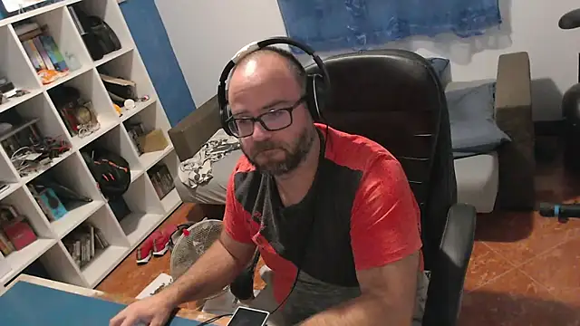 ravingr4d4 online show from September 24, 2025, 9:43 pm