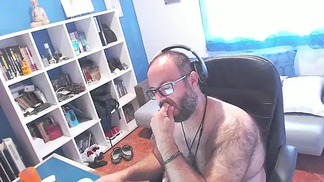 ravingr4d4 online show from October 7, 2025, 9:43 am