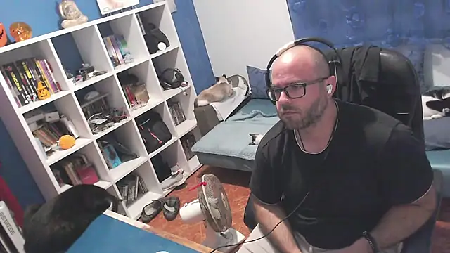 ravingr4d4 online show from October 20, 2025, 9:37 pm